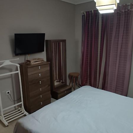 Comfortable Beachfront Apartment Loutráki Esterno foto