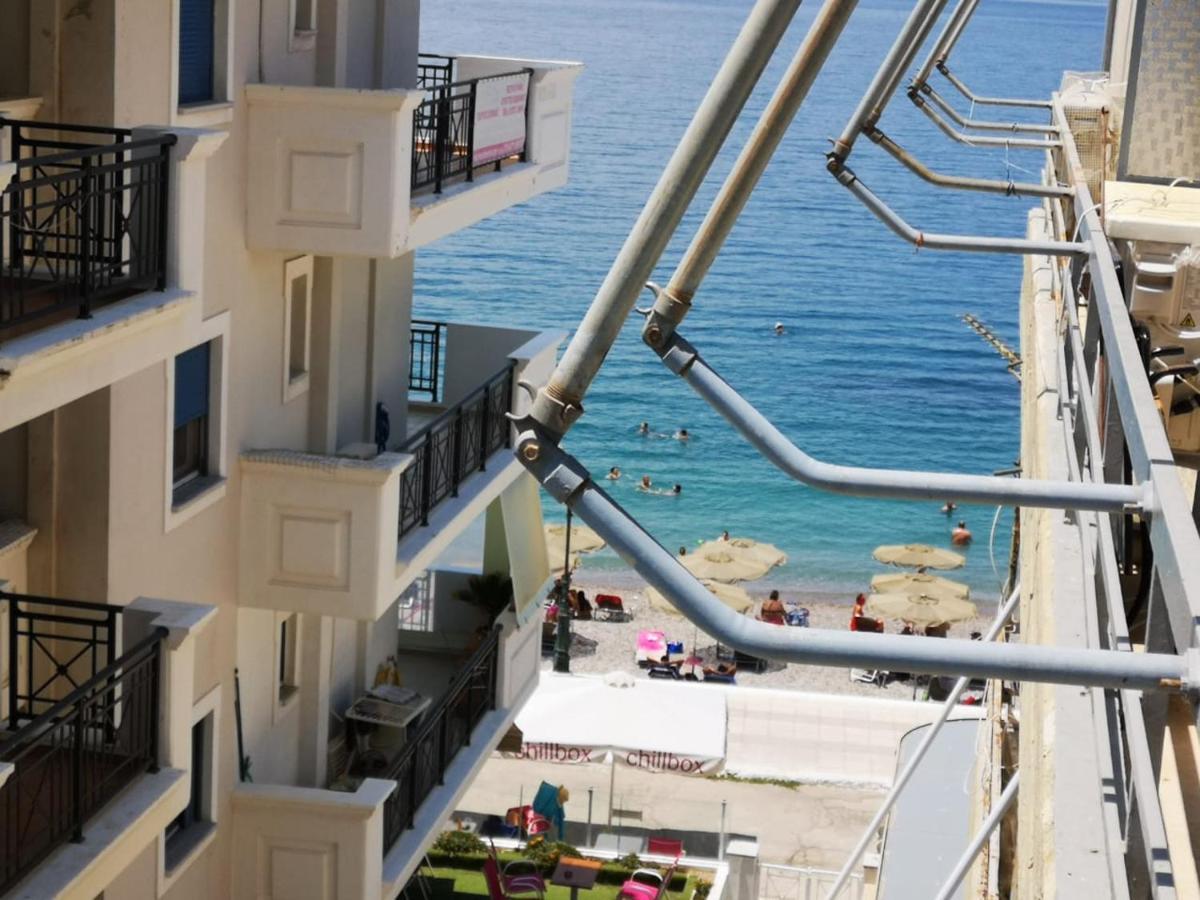 Comfortable Beachfront Apartment Loutráki Esterno foto